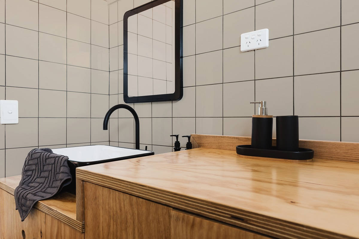 6 ideas para pintar los azulejos de baño de forma fácil y barata