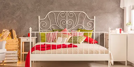 Pared de dormitorio con decoración de microcemento