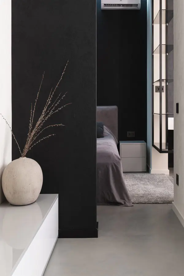 Salón decorado con revestimiento de pared en ladrillo