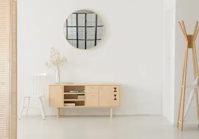 Recibidor de microcemento decorado con estilo nórdico