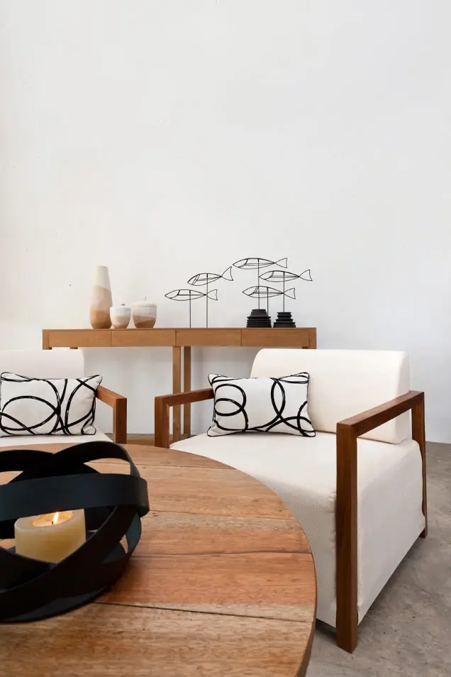 Salón con pared de microcemento