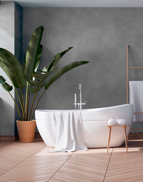 Baño con pared de microcemento y bañera blanca