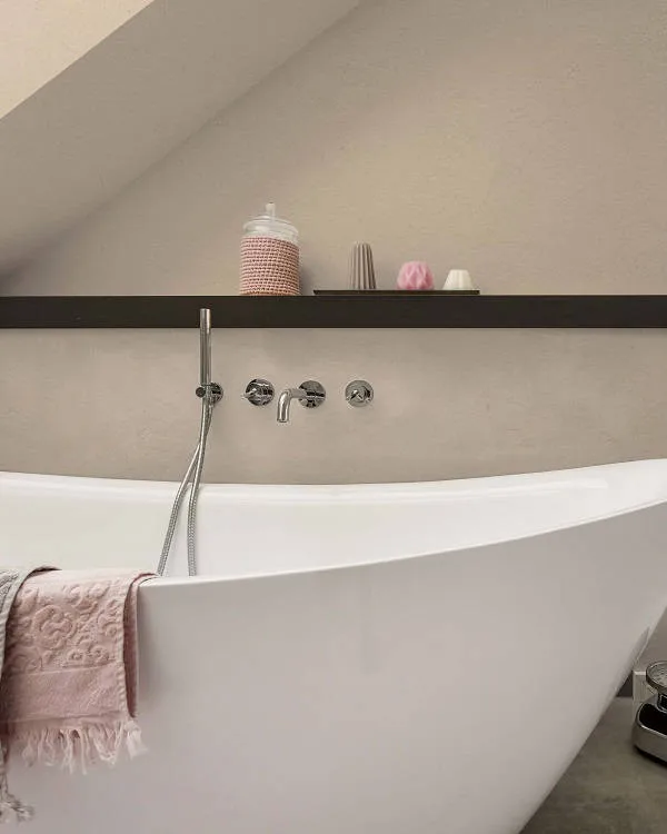 baño microcemento en buhardilla