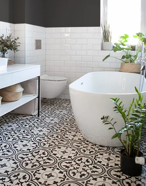 baño con suelo vinílico