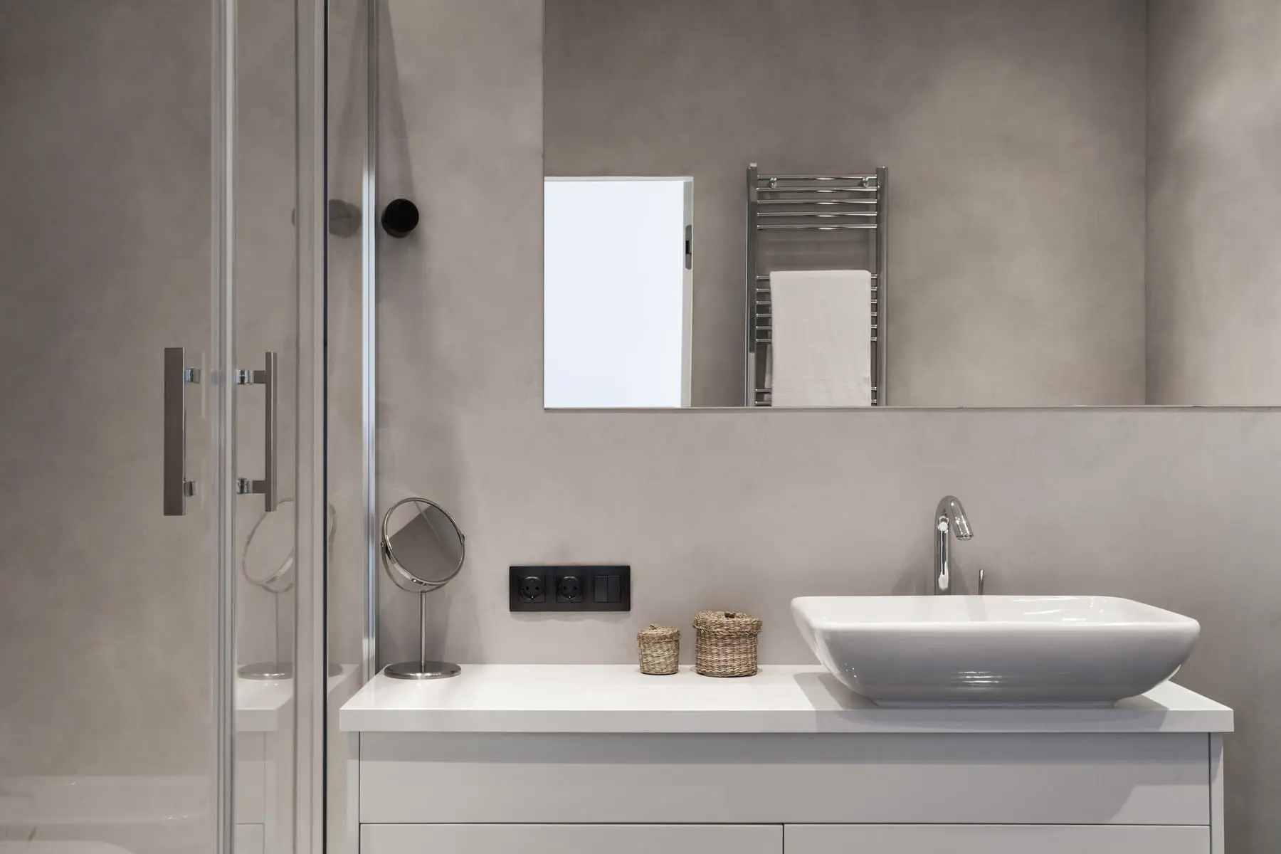 Bathroom clad with Smartcret ready-to-use microcement