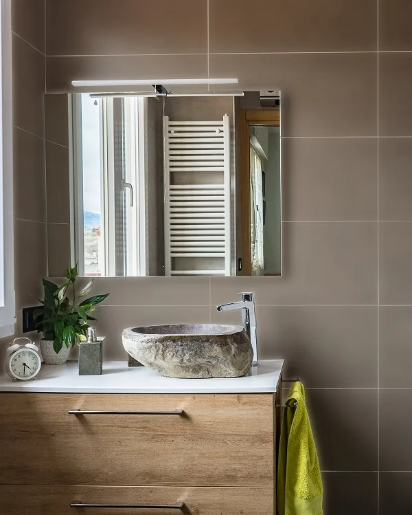Peinture marron pour carrelage de salle de bains