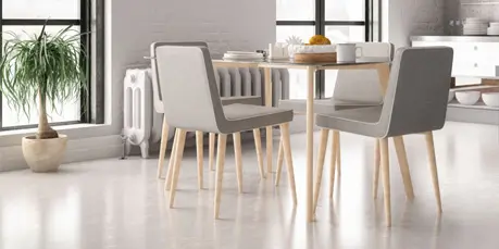 Cucina con pavimento decorato con microcemento